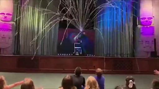 demonstration video of Kabuki Streamer (big) Metallic Silver by JL Magic