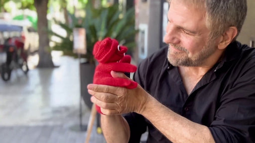 demonstration video of MR. GLOVES by Juan Pablo